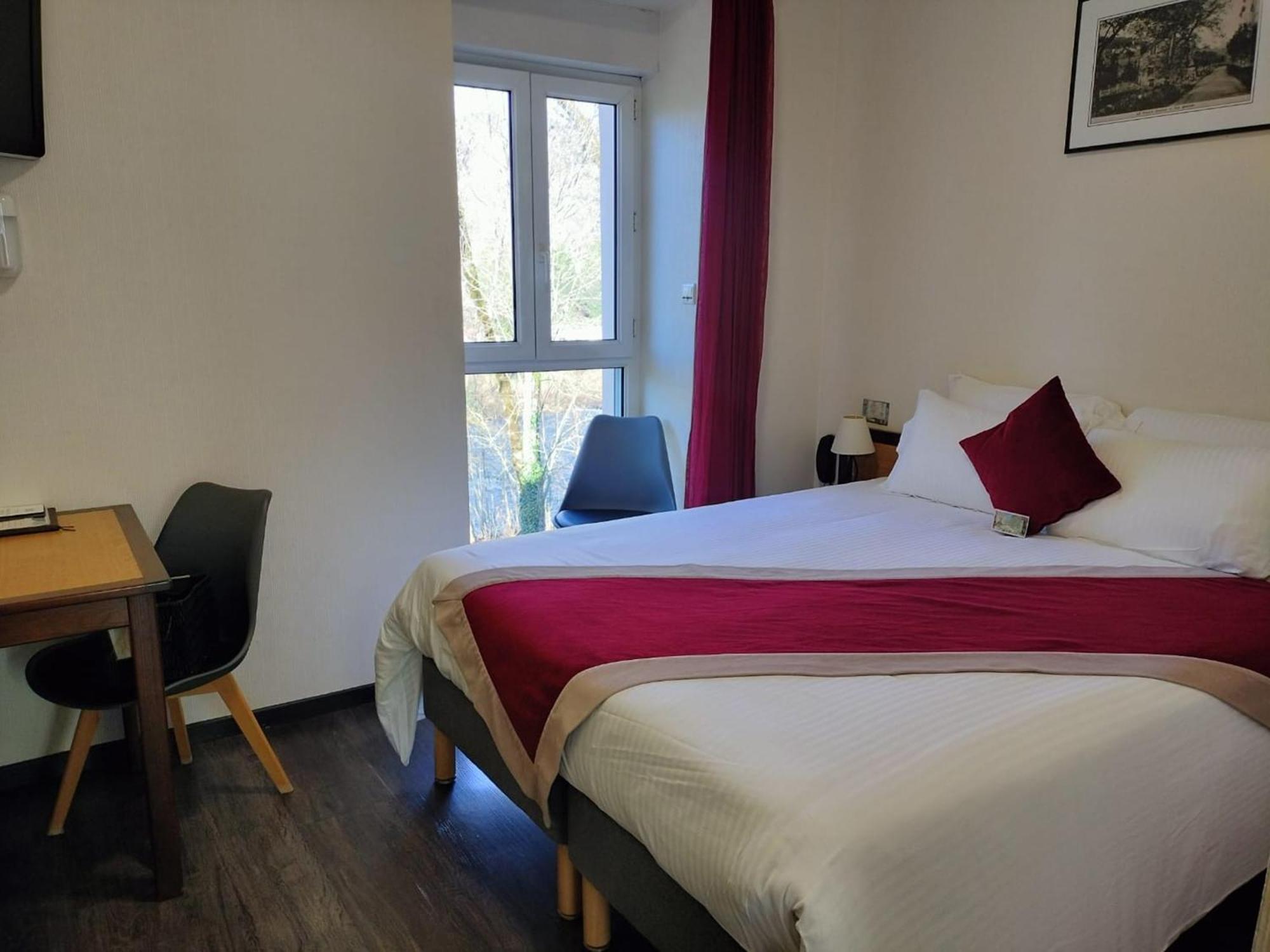 בנסאק Logis Hotel Restaurant Les 2 Rives - A75, En Bordure De Riviere חדר תמונה